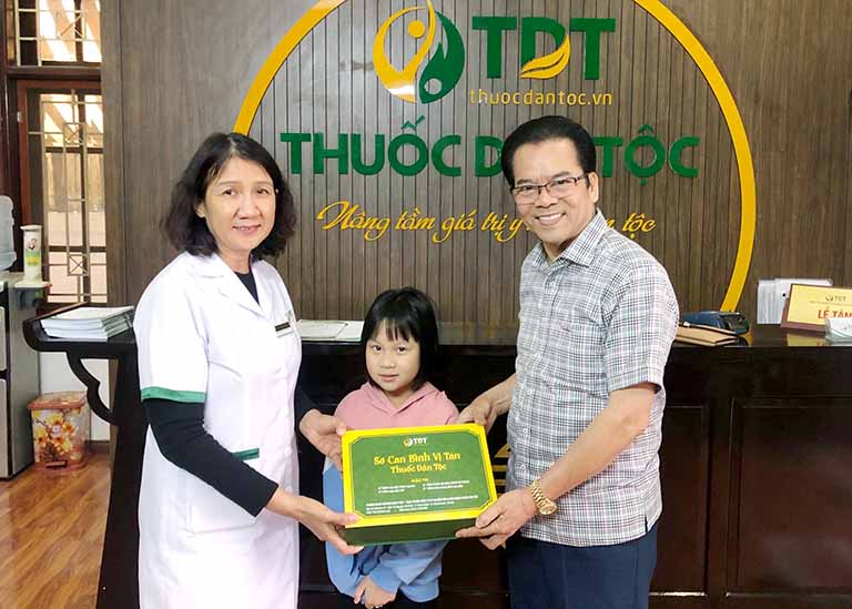 NSND Trần Nhượng và cháu gái mình điều trị thành công bệnh dạ dày nhờ Sơ can Bình vị tán